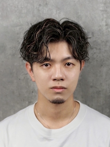30代センターパートスパイラル