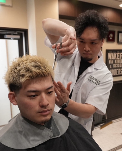 大人が通う高品質プレミアム理容室