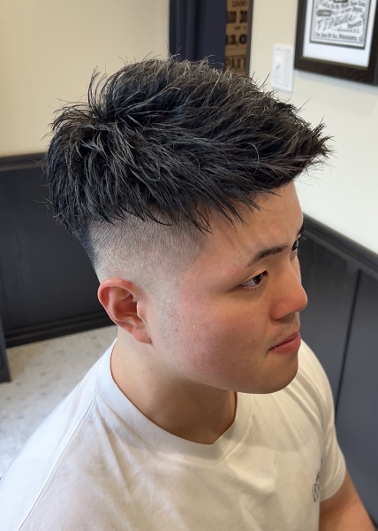 ビジネスも決まるスキンフェード短髪