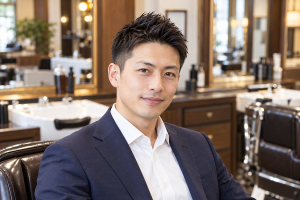 動きで魅せるスパイキーショート