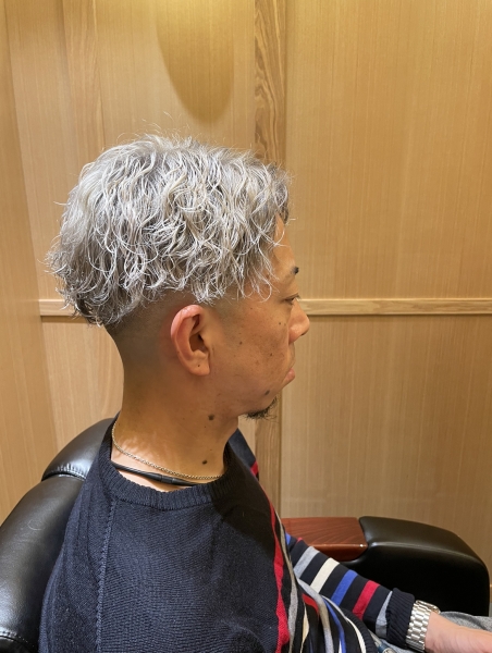 センターパート&ハイトーンカラー