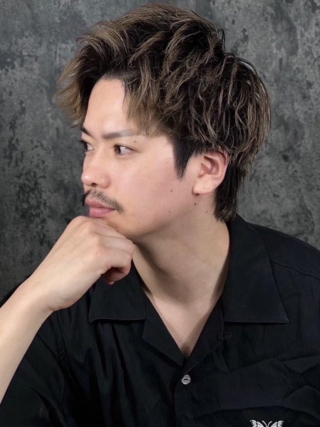 ハイライト×波巻きアップバングウルフ
