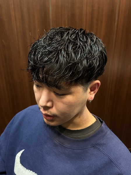 御徒町で直毛に悩む男性へ｜シャドウパーマが似合う人は？