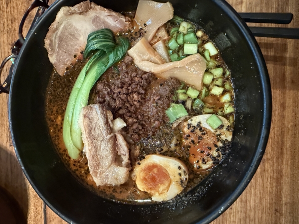 六本木オススメ担々麺
