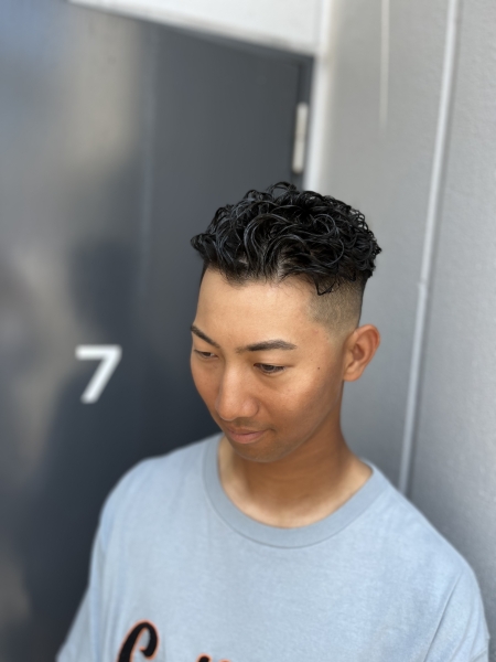 スキンフェードパーマスタイル