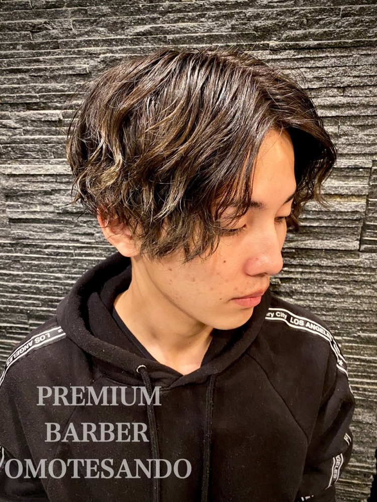 韓国風センターパート スパイラルパーマ ヘアカタログ 高級理容室 床屋 ヘアサロン Premium Barber プレミアムバーバー