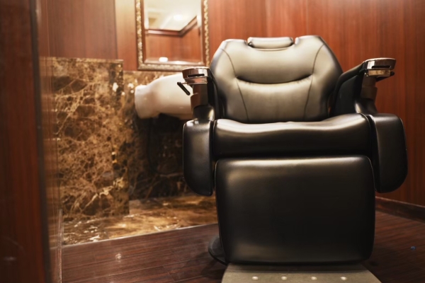 Barber Near Martin Place: Confirming a Barber Appointment Before Inviting a Colleague