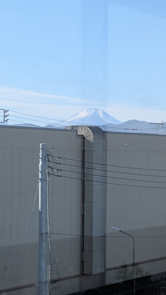 富士山も雪が降り、冬の訪れを感じます