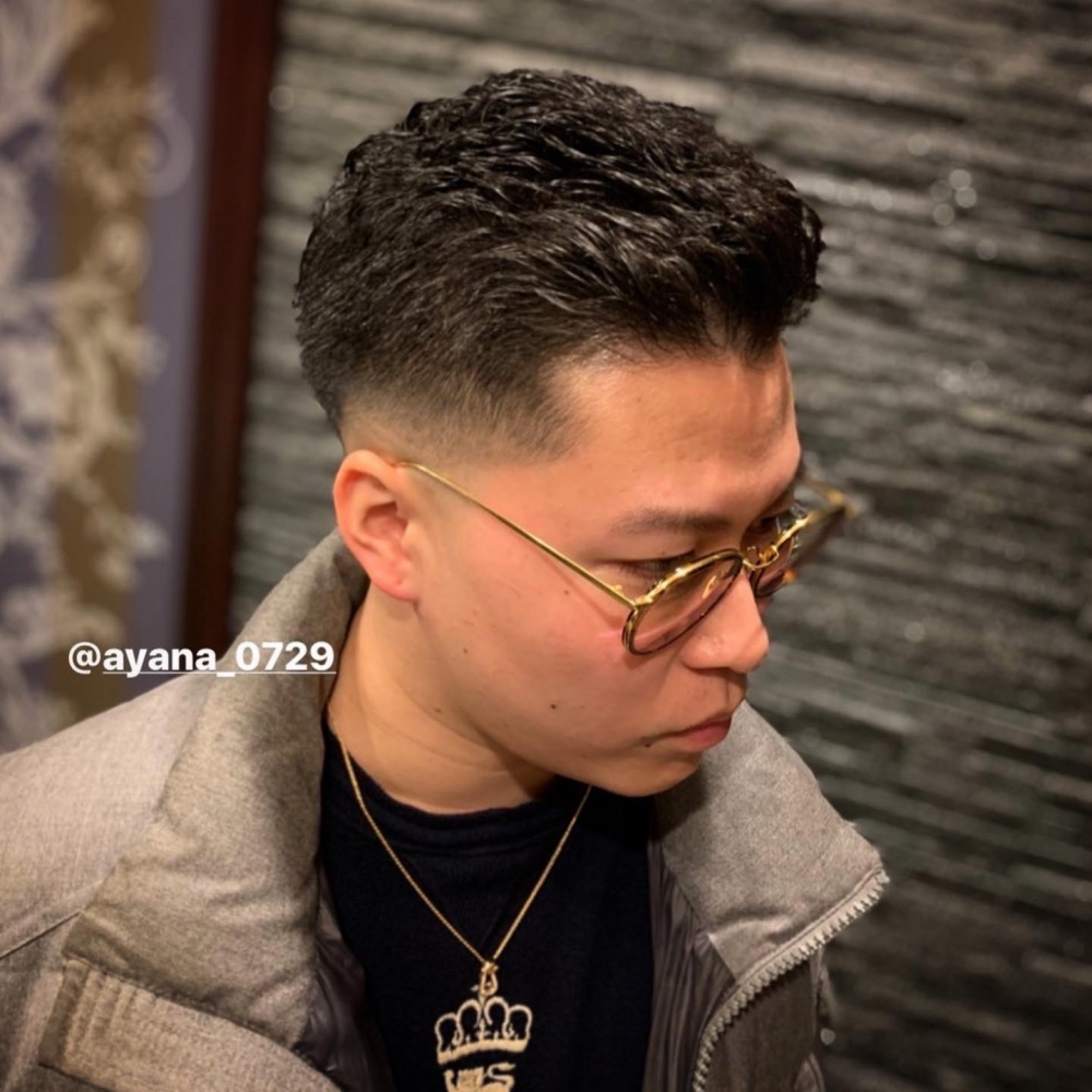 スキンフェード 大きめパンチパーマ 色っぽい男に ヘアカタログ 高級理容室 床屋 ヘアサロン Premium Barber プレミアムバーバー