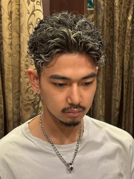 男らしさ全開！極道パーマで魅せるワイルドヘア