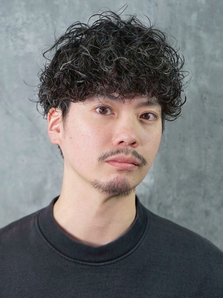 ラフさと色気を両立した【無造作カーリースタイル】