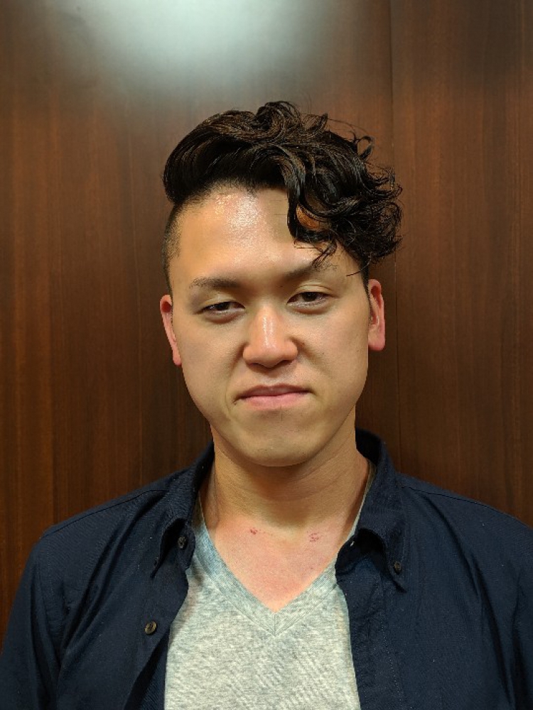 2ブロック強めパーマスタイル|ヘアカタログ|