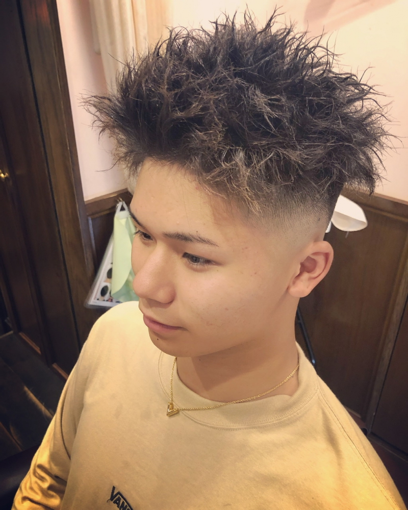 スキンフェード ツイストパーマ ヘアカタログ 高級理容室 床屋 ヒロ銀座ヘアーサロン