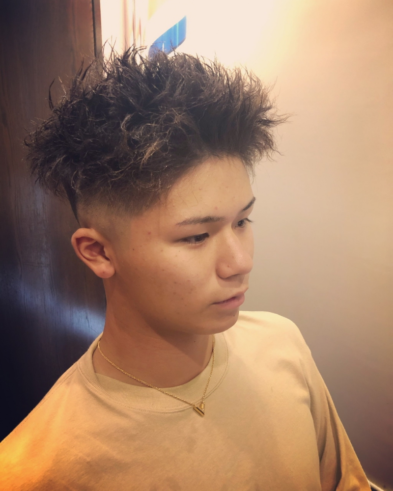 スキンフェード ツイストパーマ ヘアカタログ 高級理容室 床屋 ヒロ銀座ヘアーサロン スキンフェード ツイストパーマ ヘアカタログ 高級理容室 床屋 ヒロ銀座ヘアーサロン