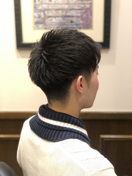 爽やかツーブロックショート｜ヘアカタログ｜|高級理容室 床屋 ヒロ