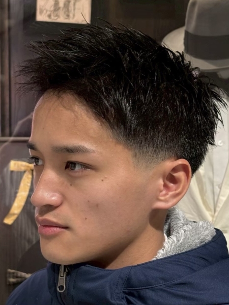 黒髪スパイキーショート