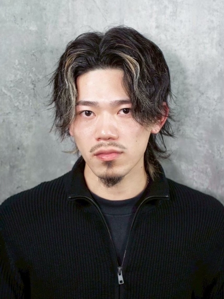 センターパートウルフ