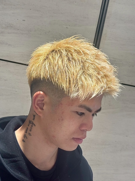 シルバーメッシュ×フェードショート