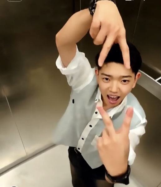 動きと品を両立。ツーブロック×パーマの新定番