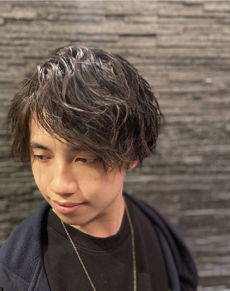 ツイストスパイラルパーマ センターパート ヘアカタログ 高級理容室 床屋 ヒロ銀座ヘアーサロン