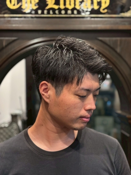 爽やか男前！アップバングショート