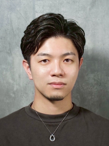 【大人男子に人気】ビジネスでも好印象！清潔感アップの“センターパートショート”