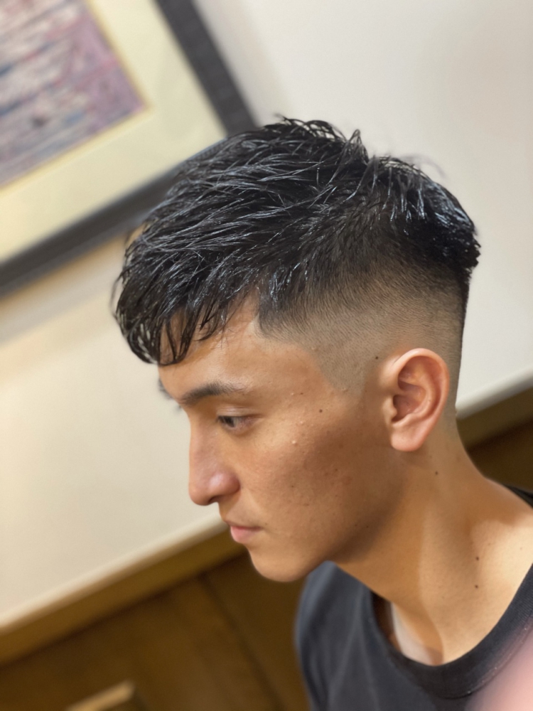 前下がり スキンフェード ヘアカタログ 高級理容室 床屋 ヒロ銀座ヘアーサロン