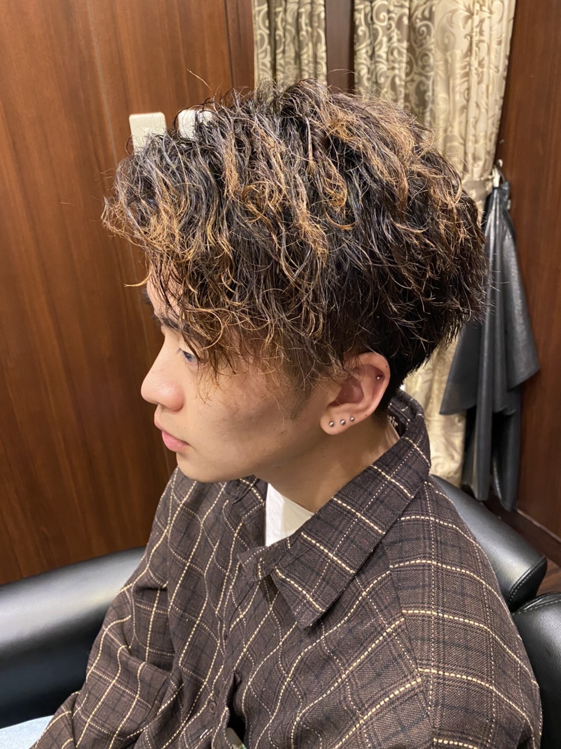 最近流行のツイストスパイラルパーマ ブログ Barbershop 横浜店 高級理容室 床屋 ヒロ銀座ヘアーサロン