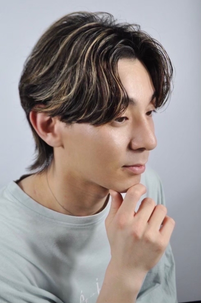 中分×狼尾層次×自然流向燙，展現成熟清爽感