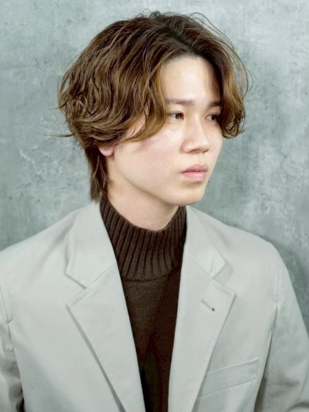 長髮也能清爽有型的中分燙髮