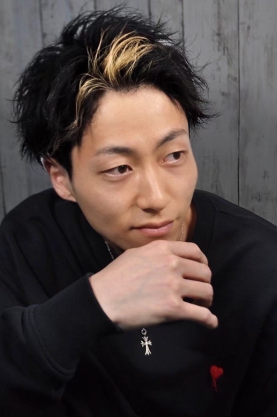 大人魅力滿滿的清爽露額燙髮造型