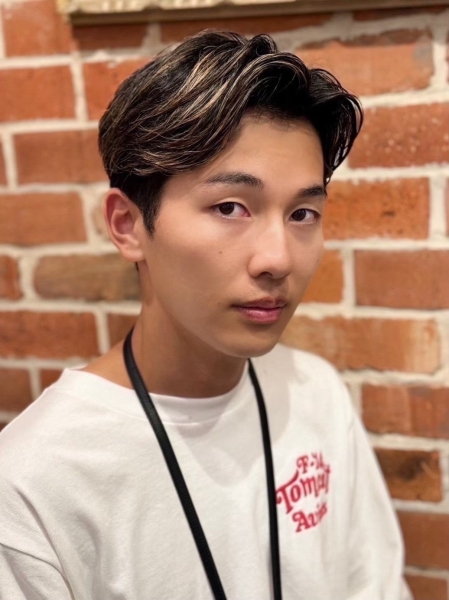 冬季沉穩質感的成熟中分造型