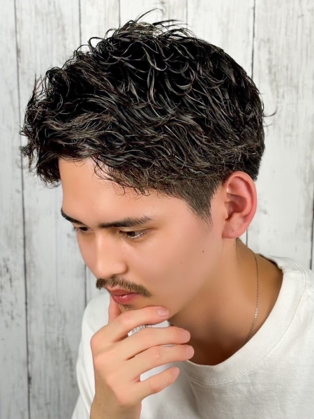 73分展現成熟魅力，商務與休閒都適合的男士燙髮