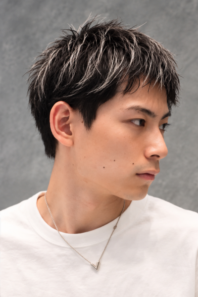 短髪×ホワイトメッシュ！人気のメンズスタイル