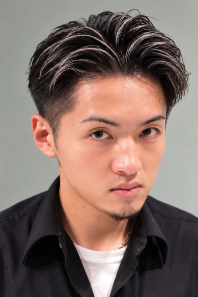 白髪を隠さず活かす！大人のホワイトメッシュ