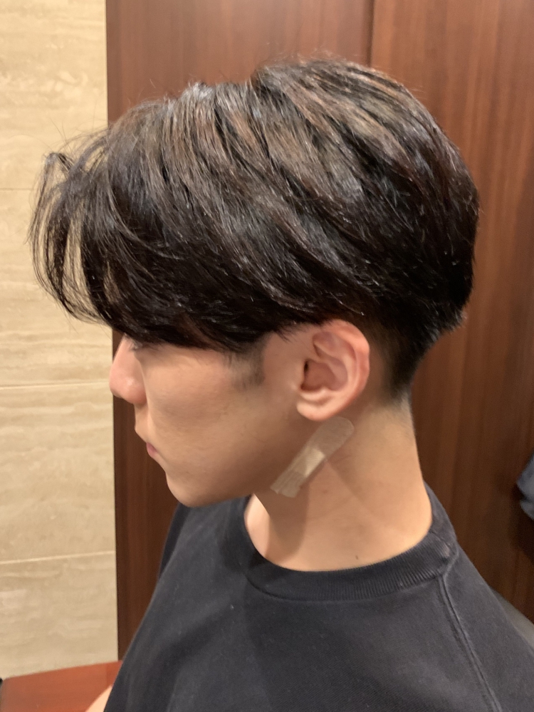 前下がりセンターパート ヘアカタログ 高級理容室 床屋 ヘアサロン Premium Barber プレミアムバーバー