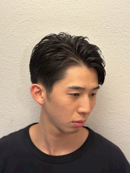 【7月メンズ髪型】夏を乗り切る爽快アップバング×ツーブロック