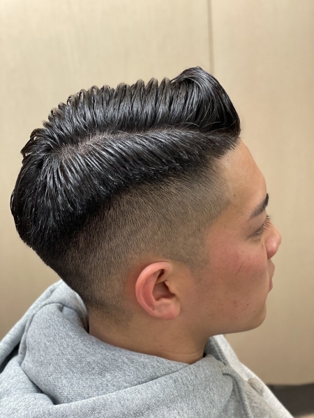 清潔感と男らしさを両立するフェードポンパドール