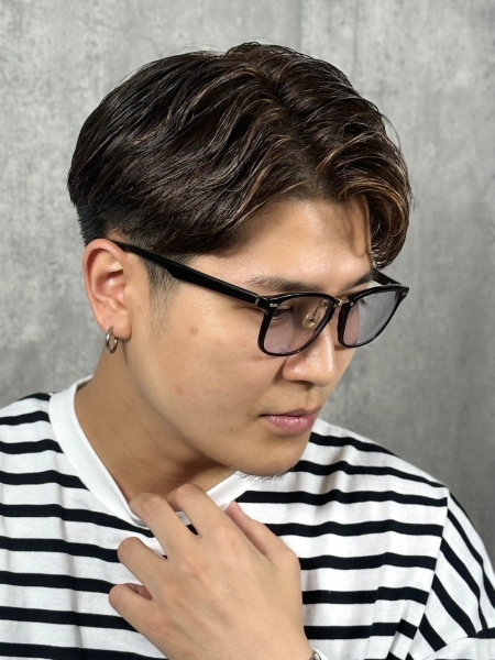 冬服を格上げ！波巻き×濡れ感パーマで旬顔