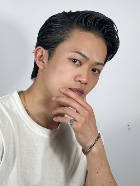 冬の始まりは「艶感オールバック」で男を上げる