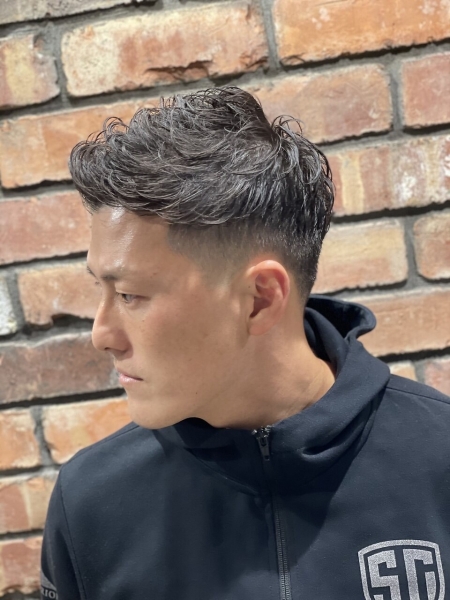 清潔感と男らしさを引き出す束感ショート