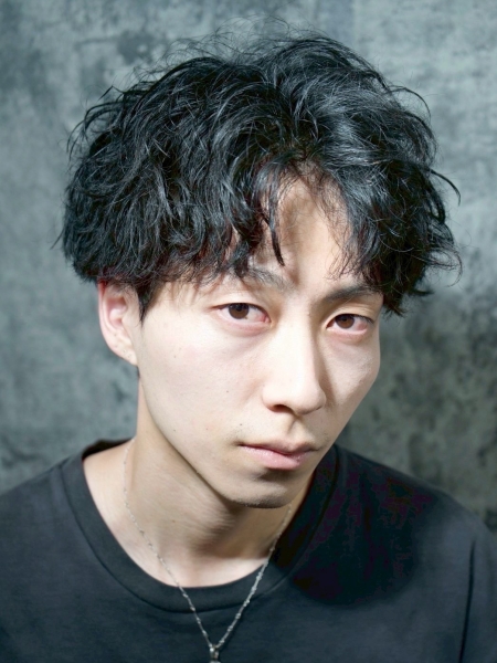 2月の乾燥に負けない！大人の色気漂う無造作パーマスタイル