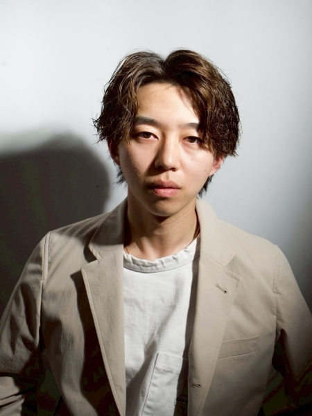 1月の乾燥に負けない！大人の「センターパート×ニュアンスパーマ」