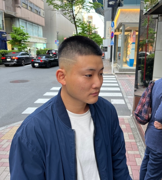 「デキる男」の遊び心。サイドライン×フェードショート