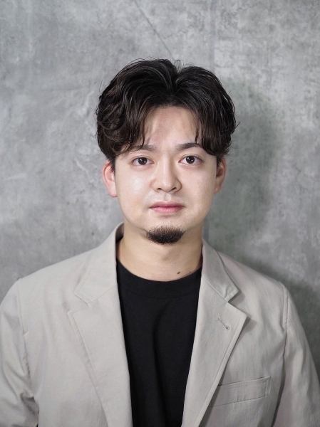 大人センターパート × くせ毛風ニュアンスマッシュ