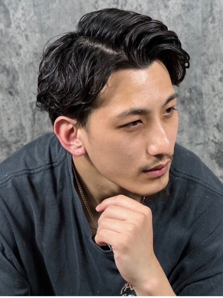 ソフトツイストスパイラル×かき上げアップバング×ツーブロック