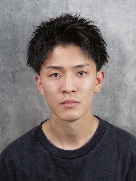 束感ショート×アップバングで爽やか好印象