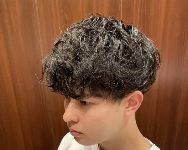 秋の気分転換に最適マッシュパーマ