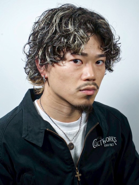 冬の雰囲気に合う大人のメッシュ