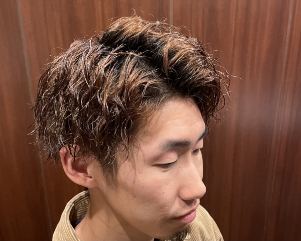 ツイストパーマで冬の印象アップ